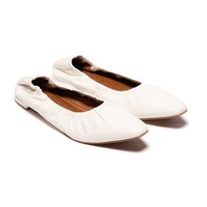 L’intervalle Bee White Leather Flats Size 7 (Eur 38)